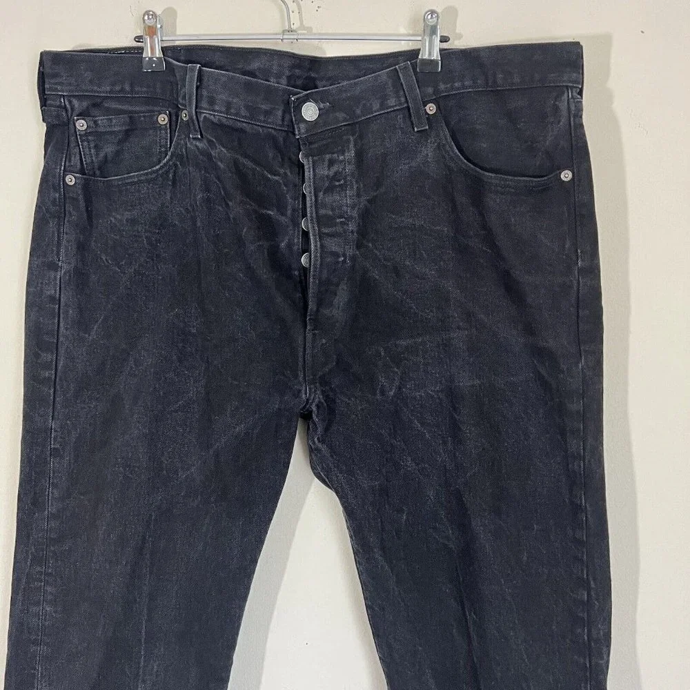 Levi's 501 Straight Leg Button Fly Jeans Mens Size 42x30 Black Washed